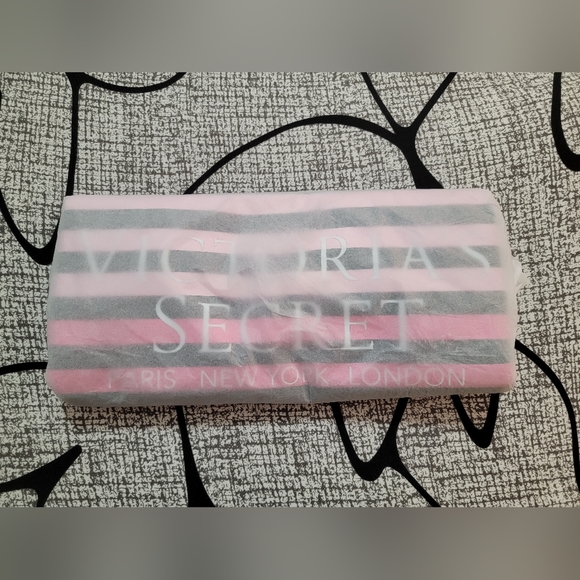 NWT Victoria's Secret Black Weekender - Picture 5 of 5